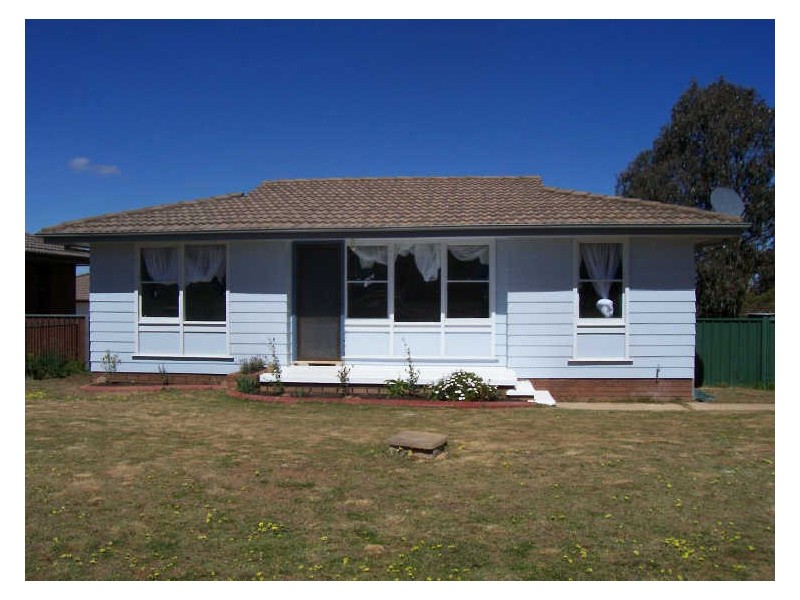 24 Yarrowlow Street, Goulburn NSW 2580