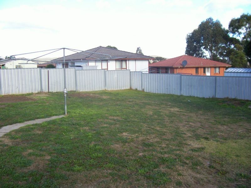 24 Yarrowlow Street, Goulburn NSW 2580