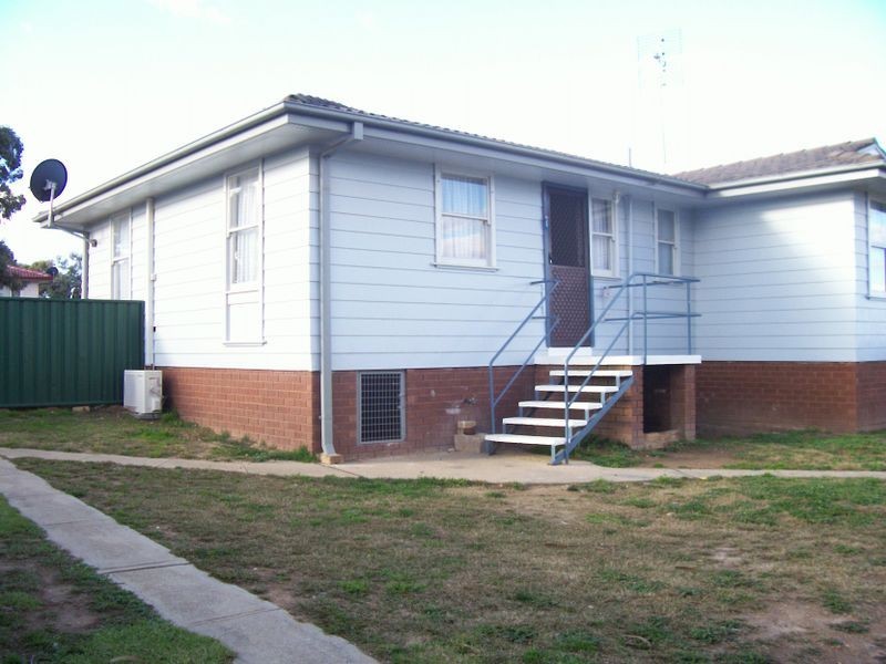 24 Yarrowlow Street, Goulburn NSW 2580