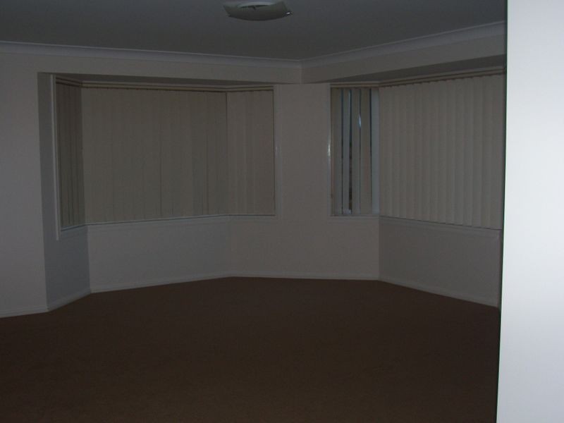 10 Barry Crescent, Goulburn NSW 2580