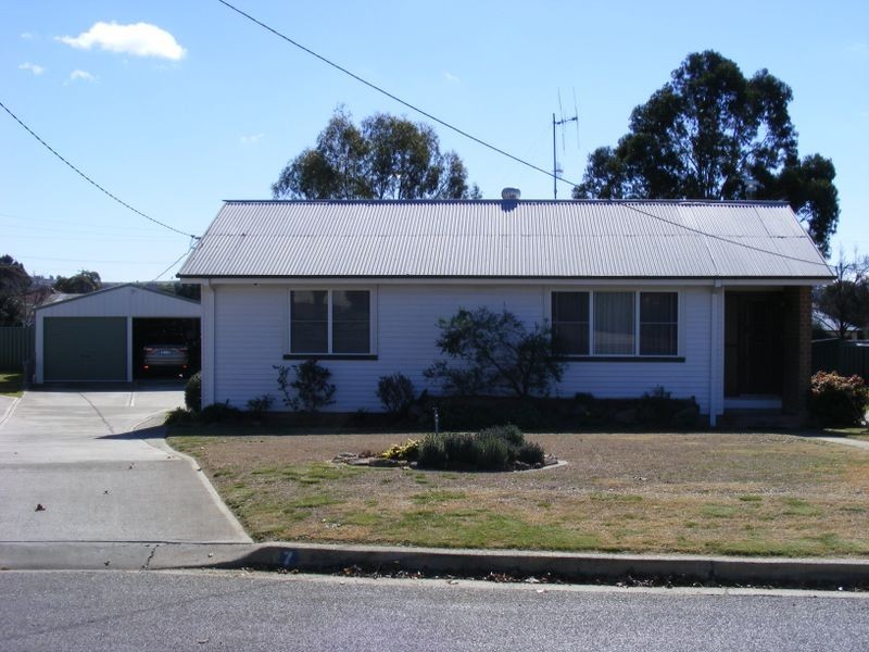 7 Tara Place, Goulburn NSW 2580