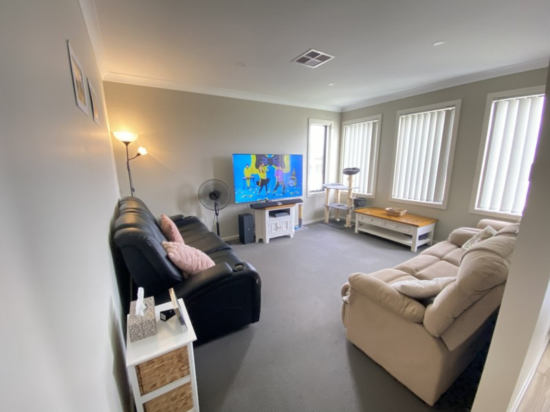 8 Lucas Close, Goulburn NSW 2580