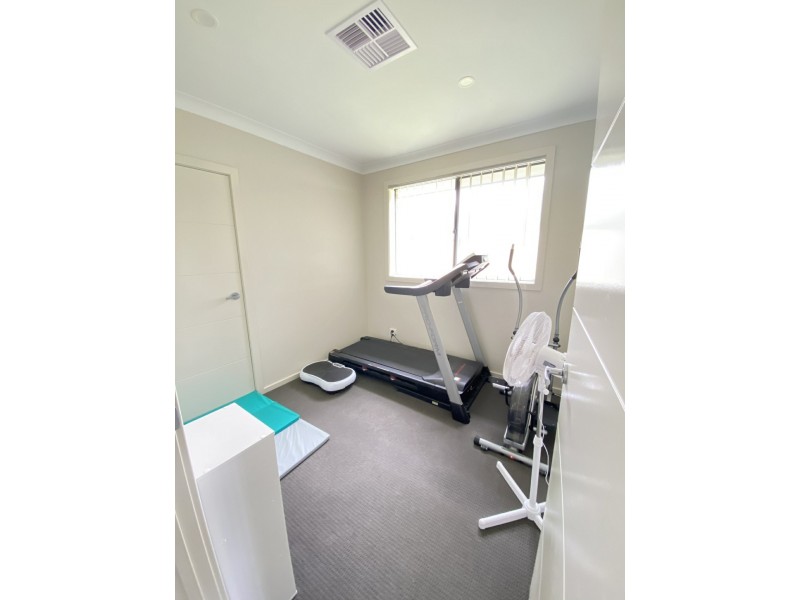 8 Lucas Close, Goulburn NSW 2580