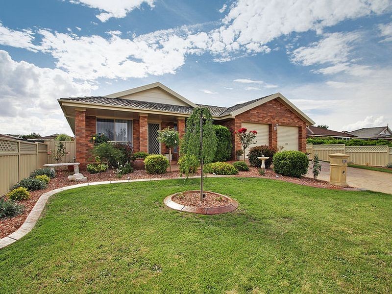8 Paradise Place, Goulburn NSW 2580