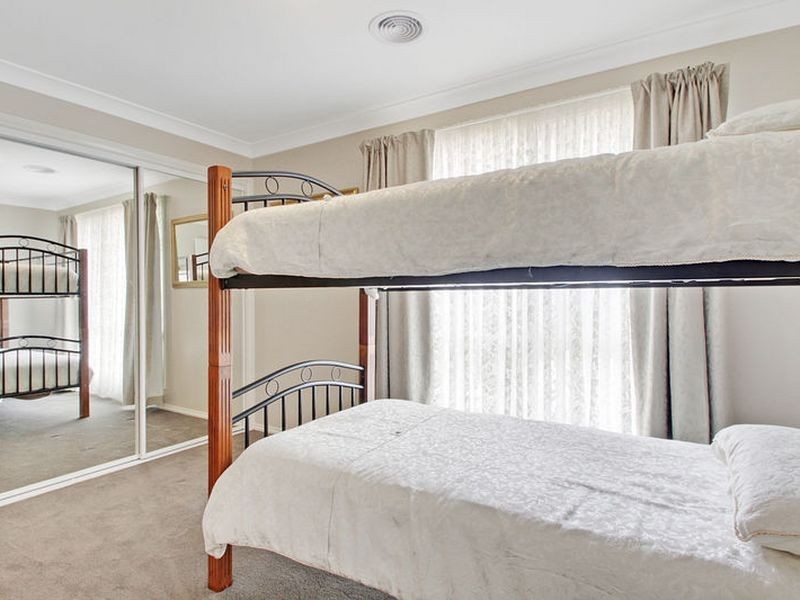 8 Paradise Place, Goulburn NSW 2580