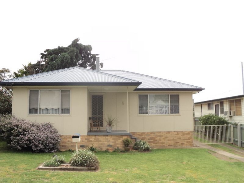 5 Betts Street, Goulburn NSW 2580