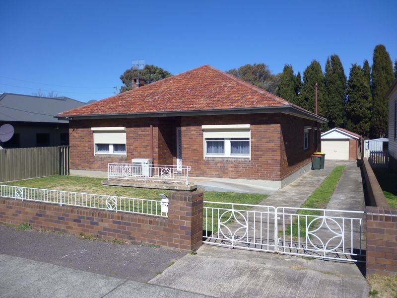 86 Clinton Street, Goulburn NSW 2580