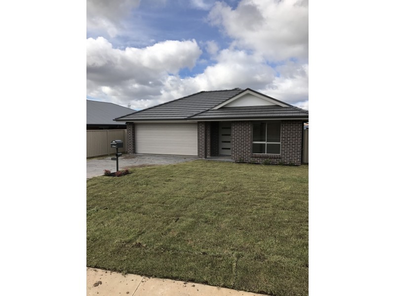 8B Swan Loop, Goulburn NSW 2580