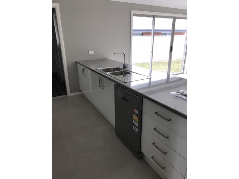 8B Swan Loop, Goulburn NSW 2580