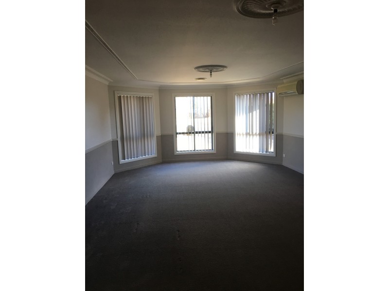 4 Paradise Place, Goulburn NSW 2580