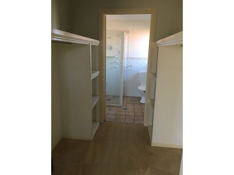 4 Paradise Place, Goulburn NSW 2580