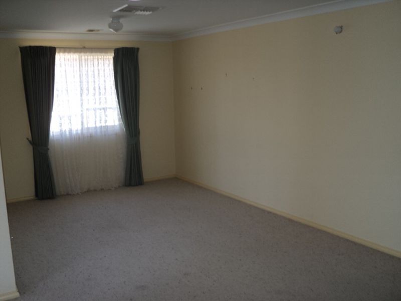 10 Beverly Close, Goulburn NSW 2580