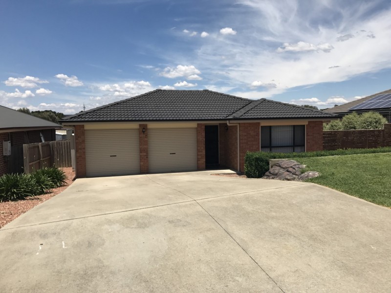 17 Monastery Drive, Goulburn NSW 2580