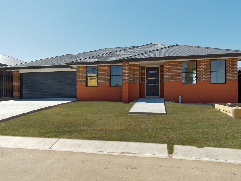7 Huxtable Place, Goulburn NSW 2580