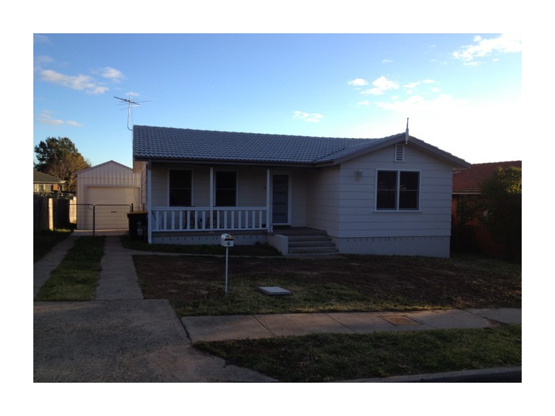 4 Woodward Avenue, Goulburn NSW 2580