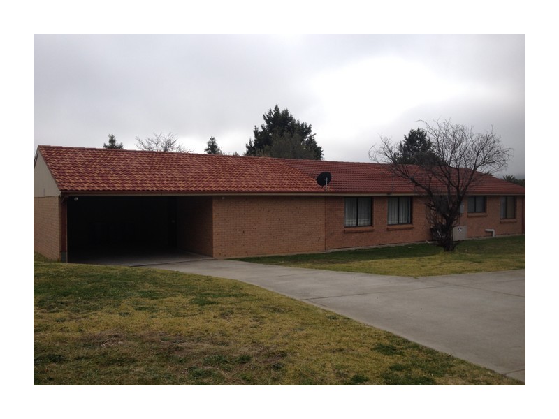 2 Wollondilly Avenue, Goulburn NSW 2580