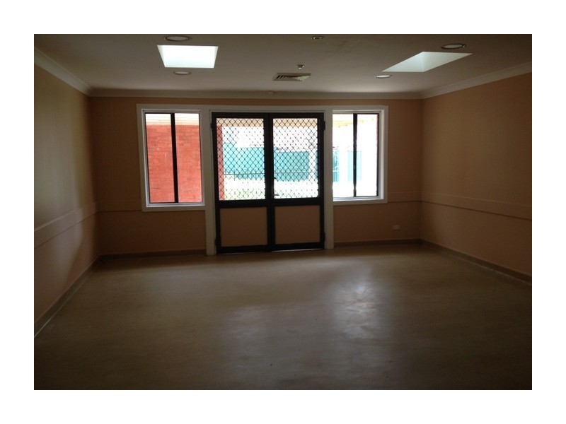 2 Wollondilly Avenue, Goulburn NSW 2580