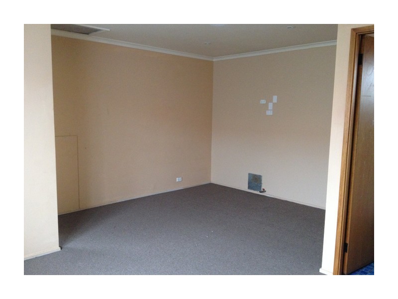 2a Wollondilly Avenue, Goulburn NSW 2580