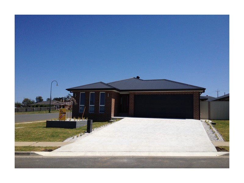 32 Monastery Drive, Goulburn NSW 2580