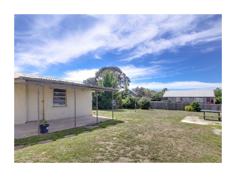 11 Robinson Street, Goulburn NSW 2580