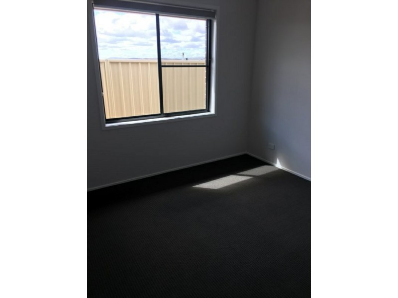 5 Swan Loop, Goulburn NSW 2580
