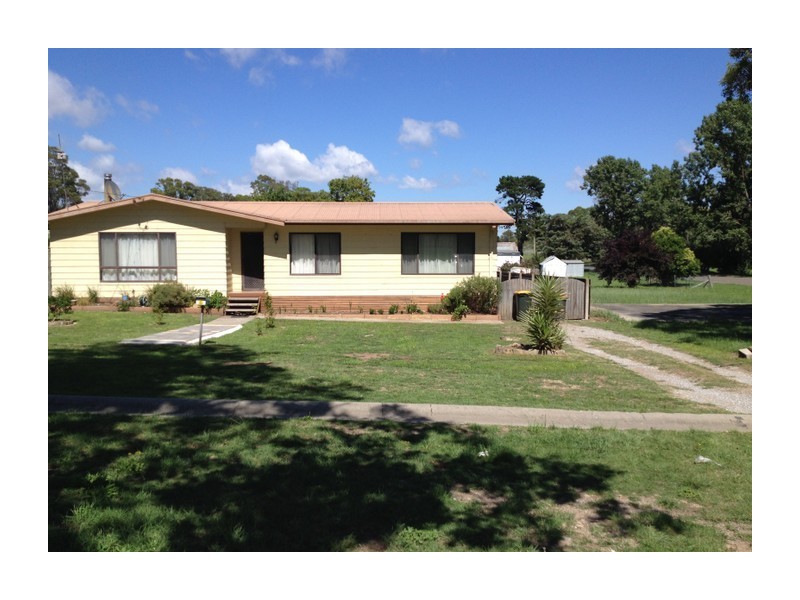 10 Thoroughfare Street, Marulan NSW 2579