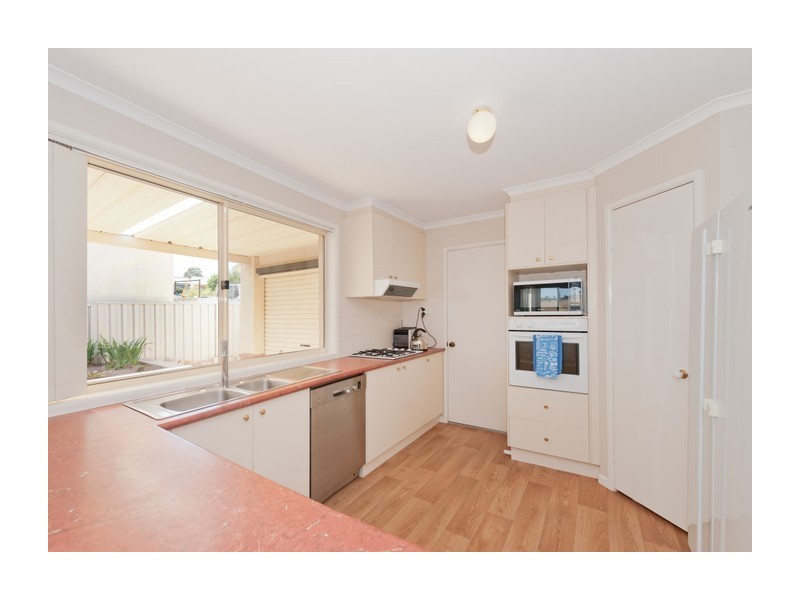 2 Joanna Place, Goulburn NSW 2580