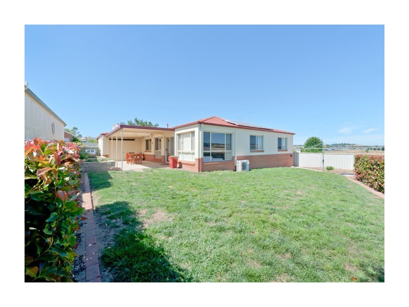 2 Joanna Place, Goulburn NSW 2580