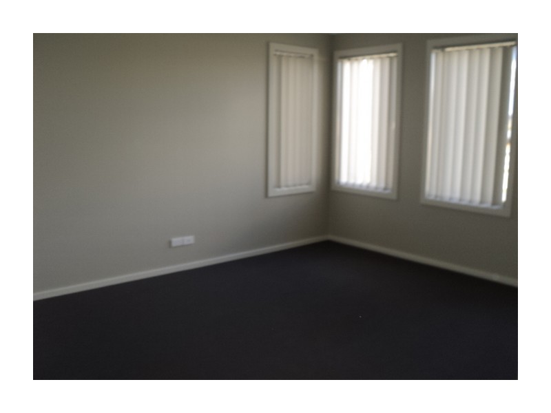 8 Lucas Close, Goulburn NSW 2580