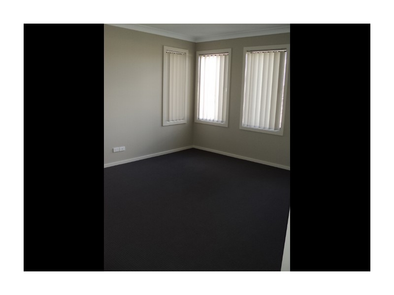 8 Lucas Close, Goulburn NSW 2580
