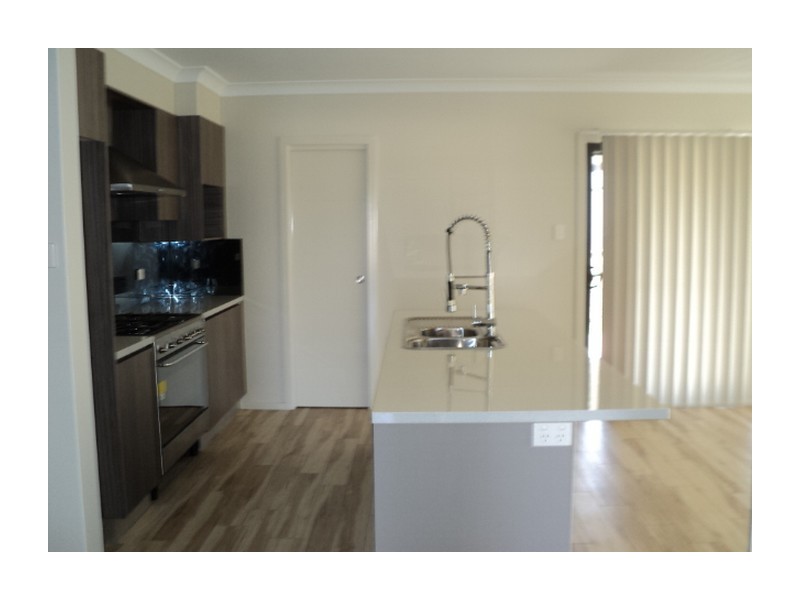 8 Lucas Close, Goulburn NSW 2580