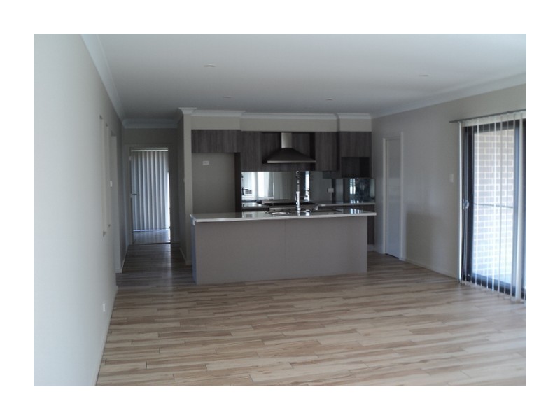 8 Lucas Close, Goulburn NSW 2580
