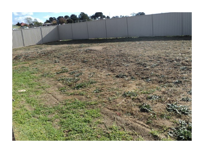 8 Lucas Close, Goulburn NSW 2580