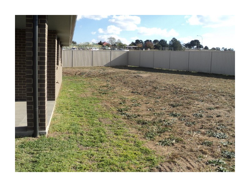 8 Lucas Close, Goulburn NSW 2580