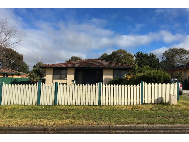 12 Grunsell Crescent, Goulburn NSW 2580