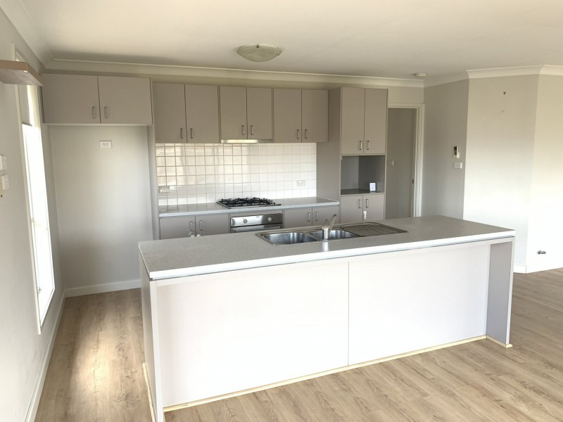 16 Stombuco Place, Goulburn NSW 2580