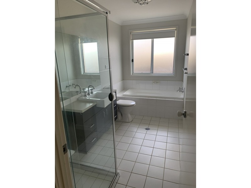 16 Stombuco Place, Goulburn NSW 2580