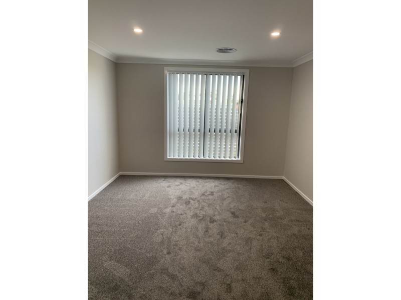 36 Aston Martin Drive, Goulburn NSW 2580