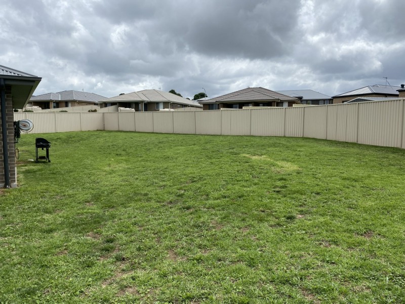 8 Lucas Close, Goulburn NSW 2580