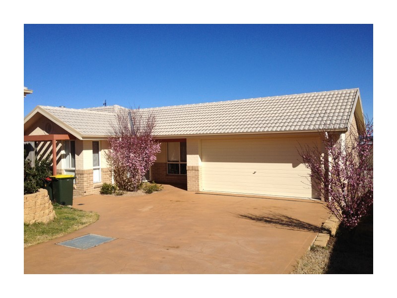 12 Stombuco Place, Goulburn NSW 2580