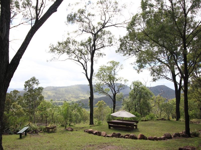 91 Lakeview Drive, Esk QLD 4312