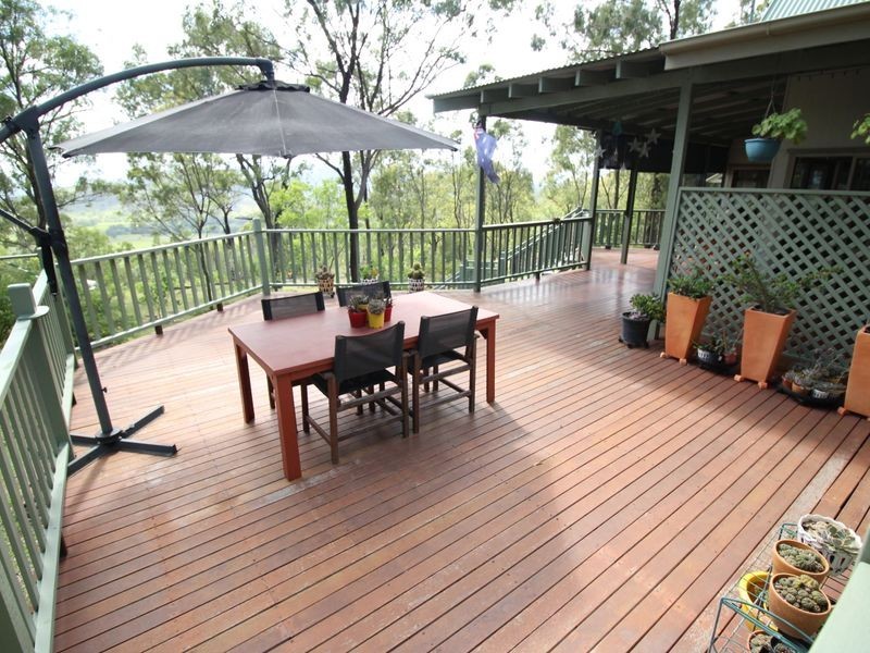 91 Lakeview Drive, Esk QLD 4312