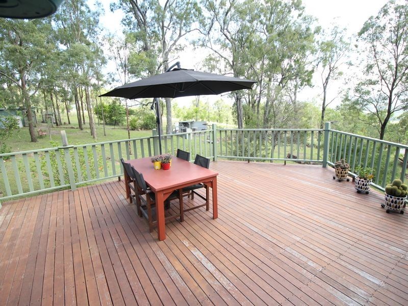 91 Lakeview Drive, Esk QLD 4312
