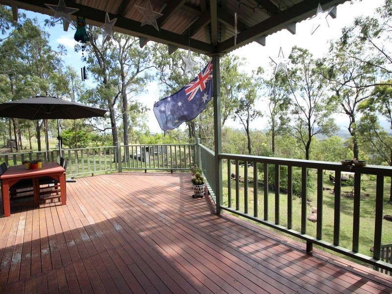 91 Lakeview Drive, Esk QLD 4312