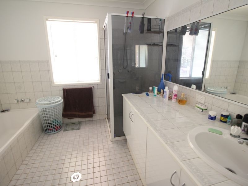 122 Pine Crescent, Esk QLD 4312