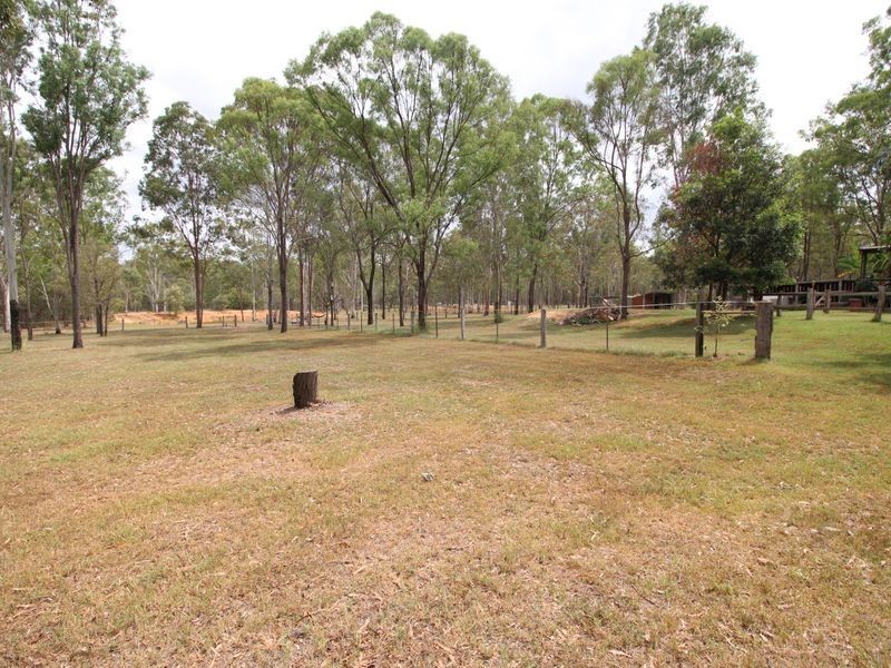 122 Pine Crescent, Esk QLD 4312