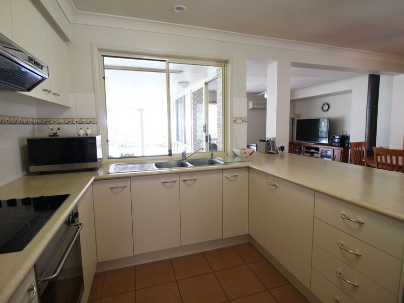 106 Windsor Drive, Mount Hallen QLD 4312