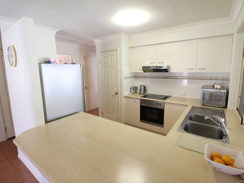 106 Windsor Drive, Mount Hallen QLD 4312