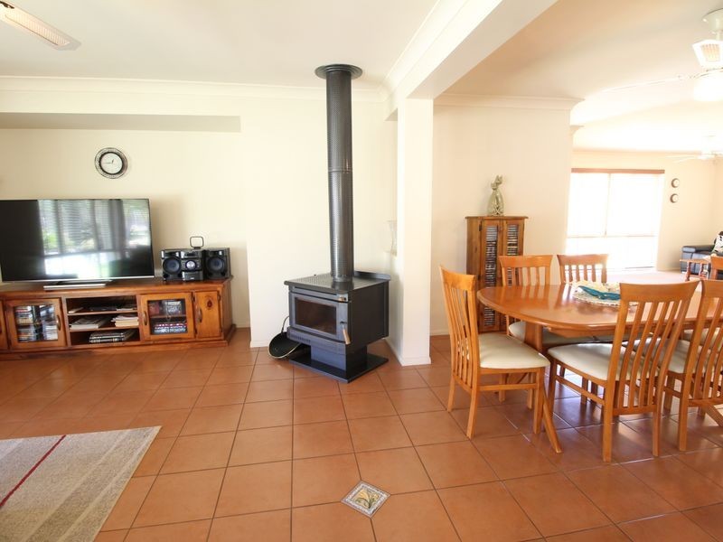 106 Windsor Drive, Mount Hallen QLD 4312