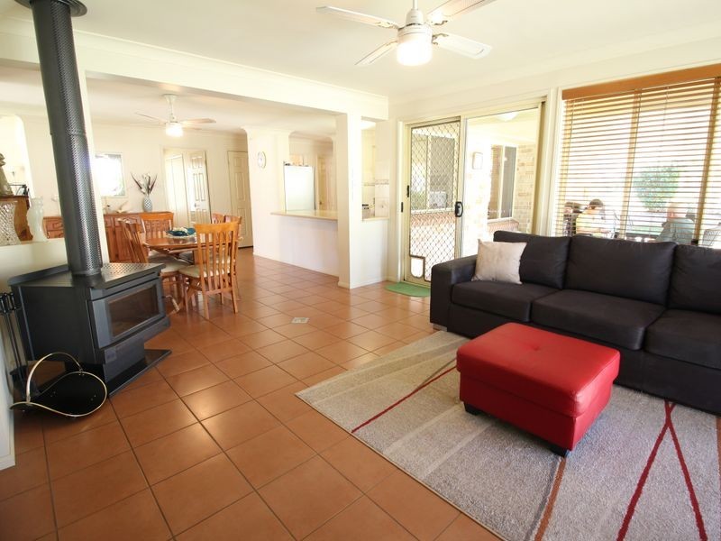 106 Windsor Drive, Mount Hallen QLD 4312